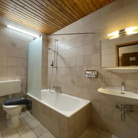 Konukevi Apartpension Barenwirt